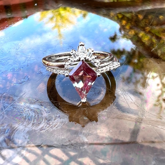 Kite Shape Alexandrite Rings Handcrafted in Sterling Silver 925 with Moissanite - Picture 6 of 11